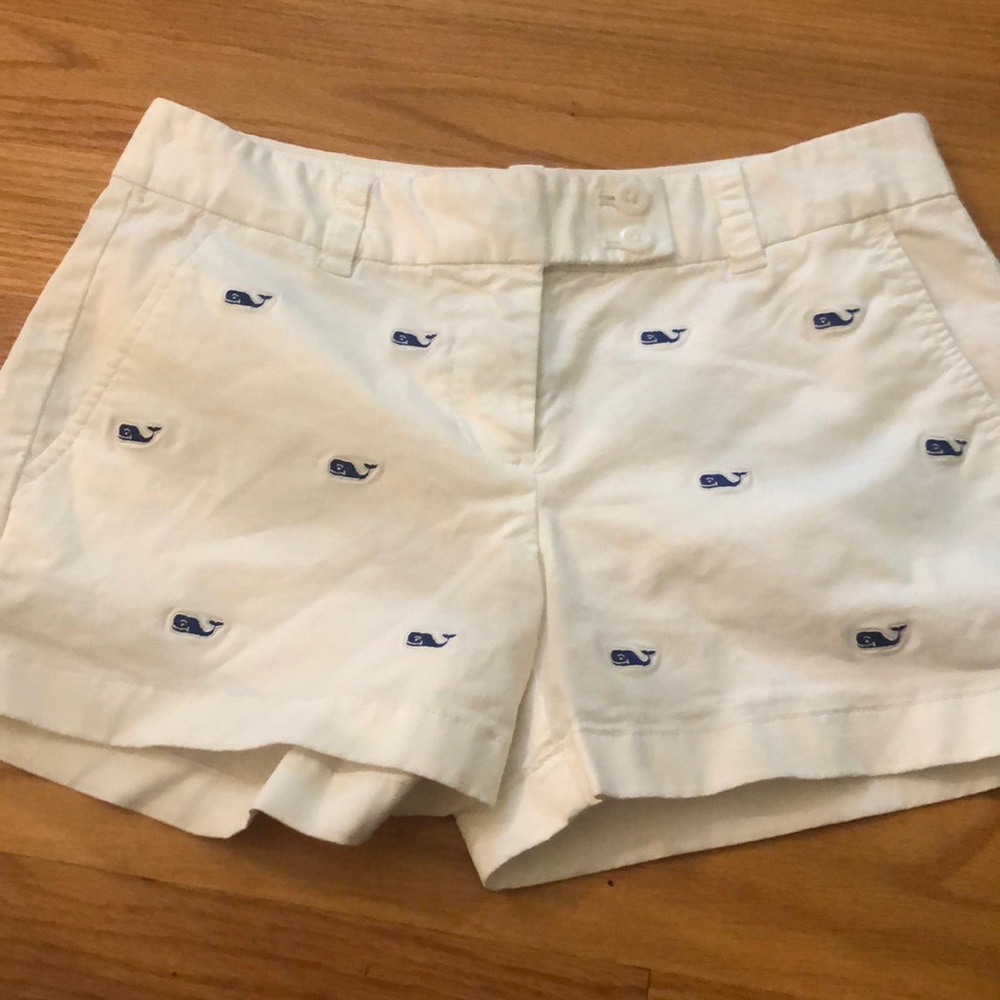White Vineyard Vines shorts